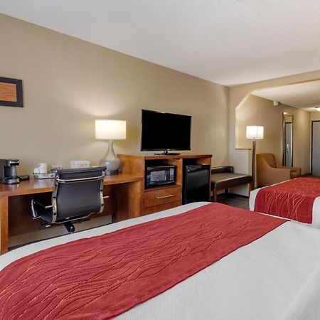 Comfort Inn & Suites Hays I-70 Exteriér fotografie