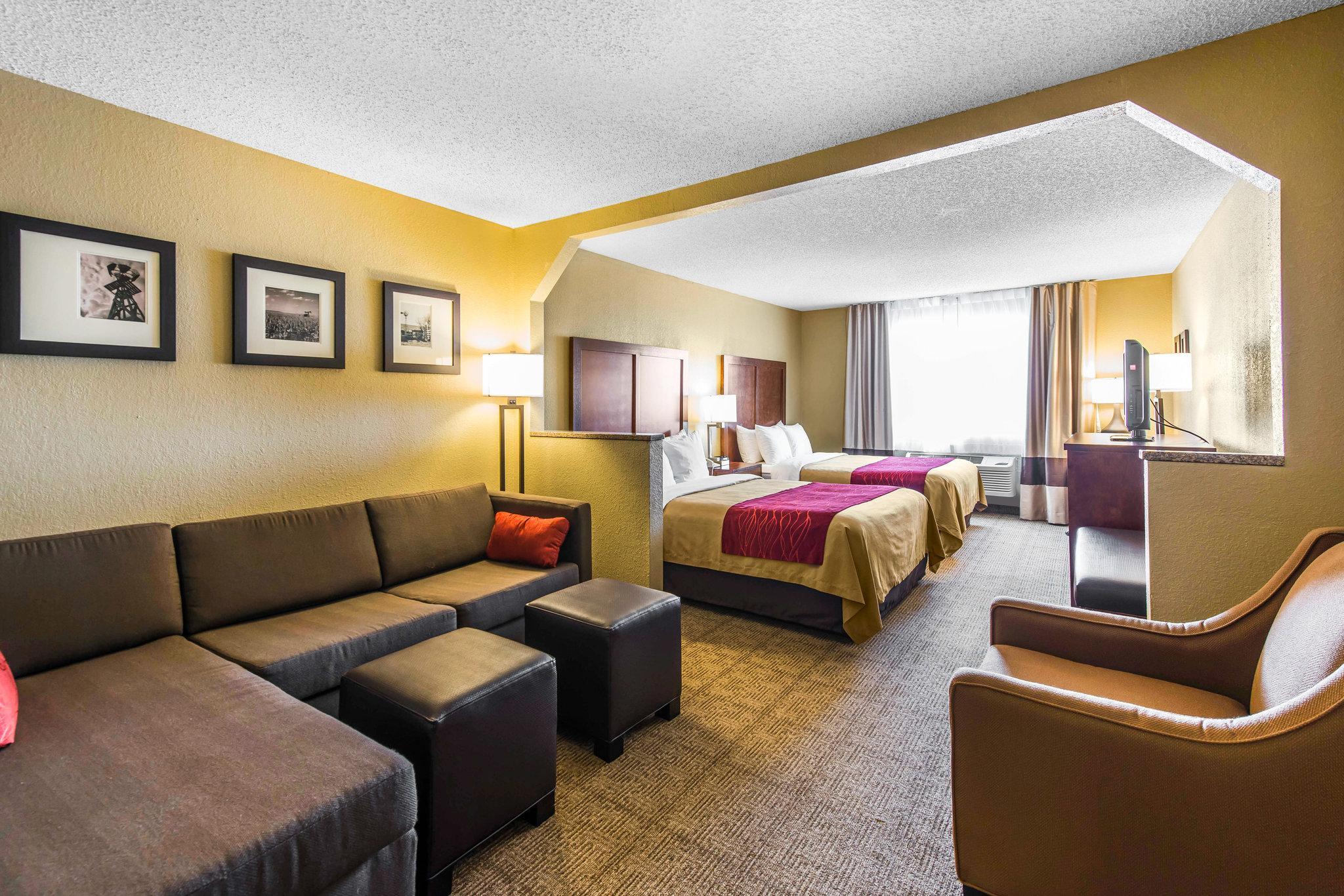 Comfort Inn & Suites Hays I-70 Exteriér fotografie