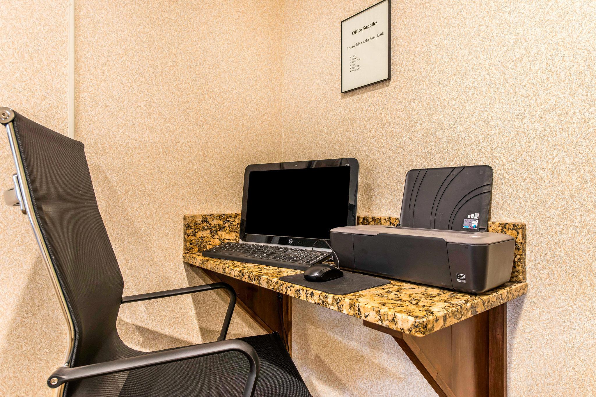 Comfort Inn & Suites Hays I-70 Exteriér fotografie