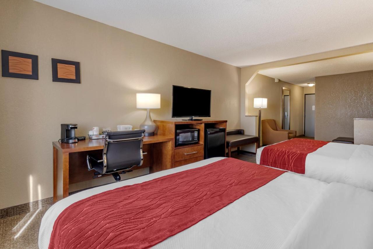 Comfort Inn & Suites Hays I-70 Exteriér fotografie