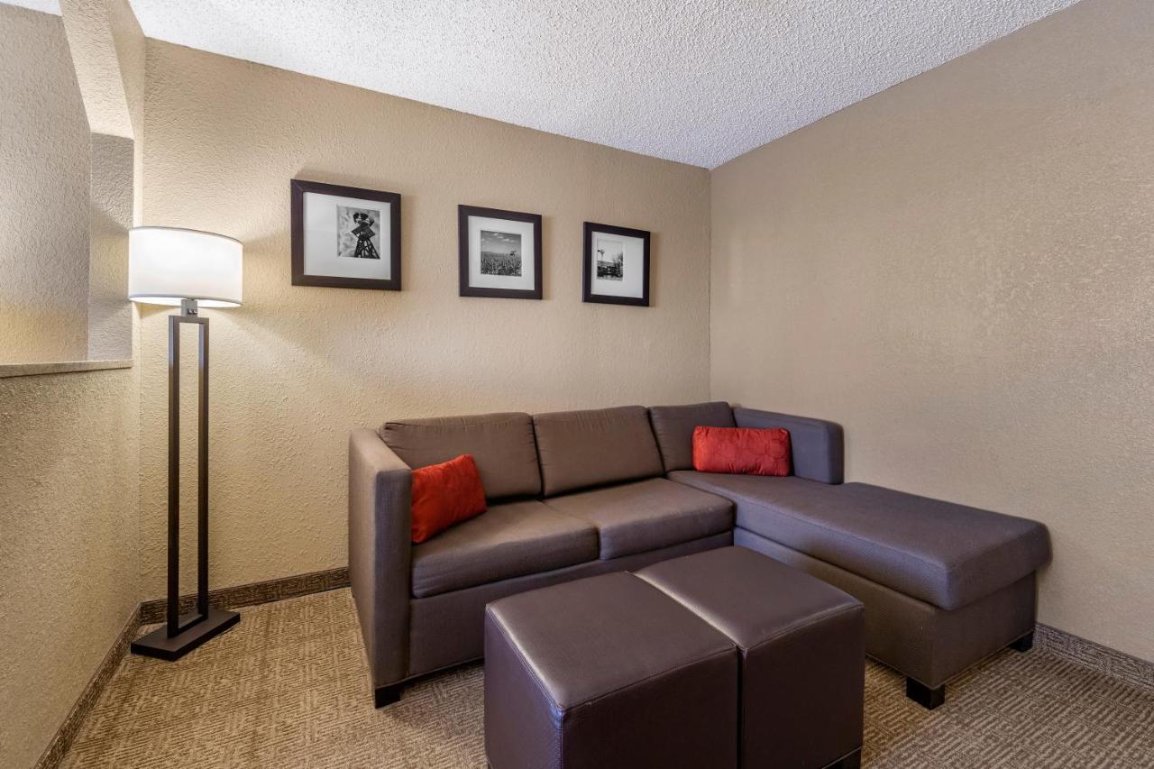 Comfort Inn & Suites Hays I-70 Exteriér fotografie