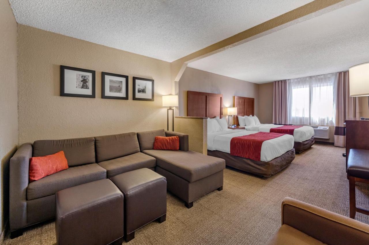 Comfort Inn & Suites Hays I-70 Exteriér fotografie